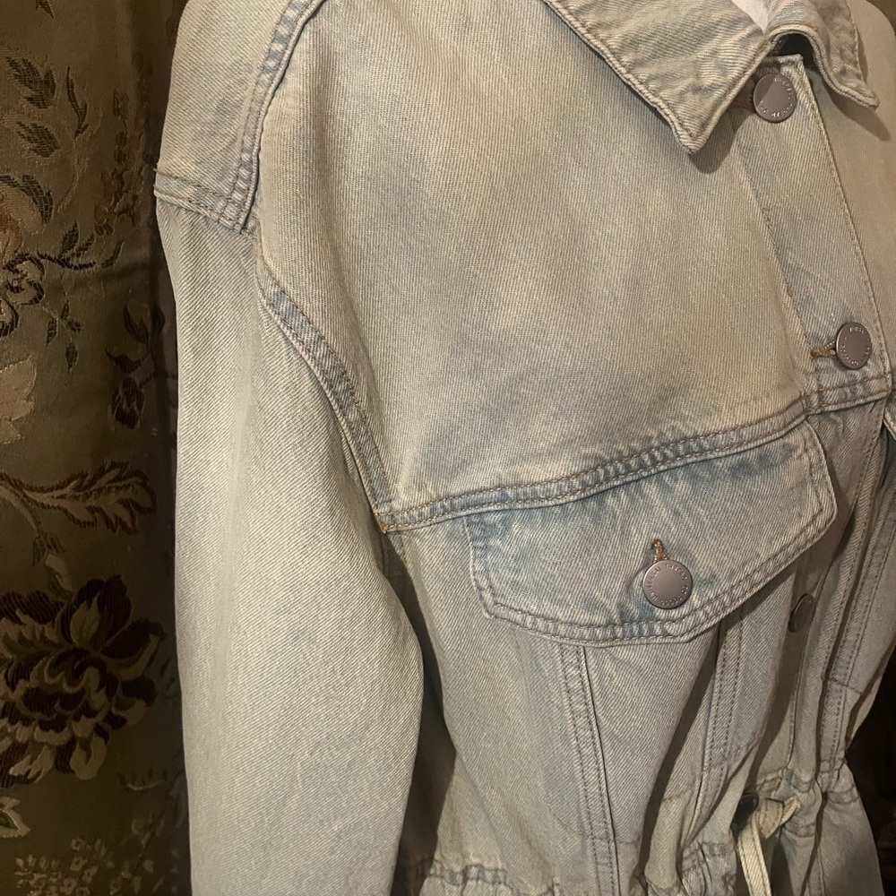 Universal Thread light wash Jean jacket L